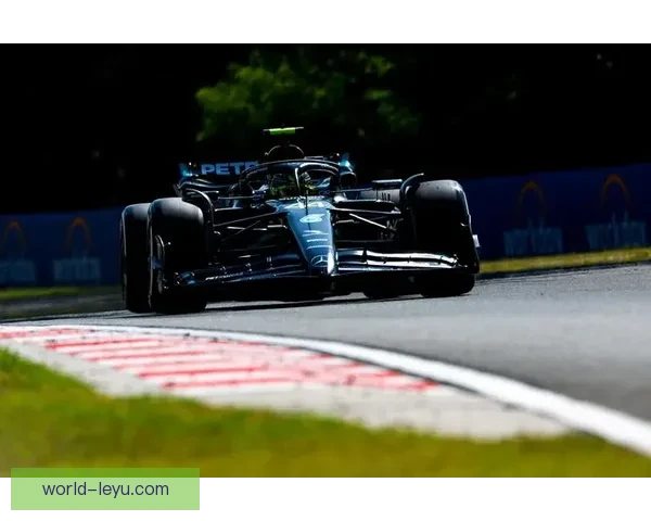 F1新赛季揭幕战激战正酣车队格局再生变数冠军争夺悬念升级引爆