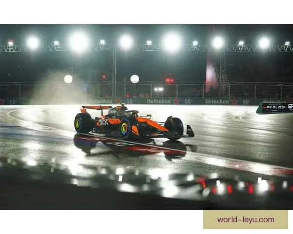 F1赛车新赛季开幕 各车队技术革新与车手争夺战激烈展开