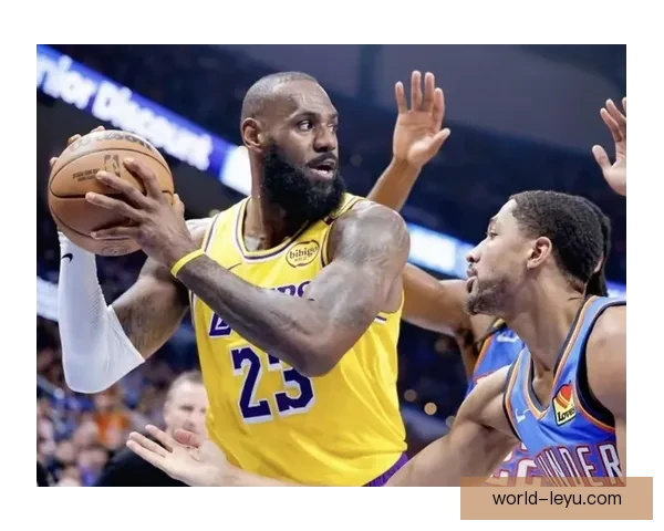 NBA最新动态：詹姆斯复出助湖人战胜勇士 季后赛席位形势愈加复杂