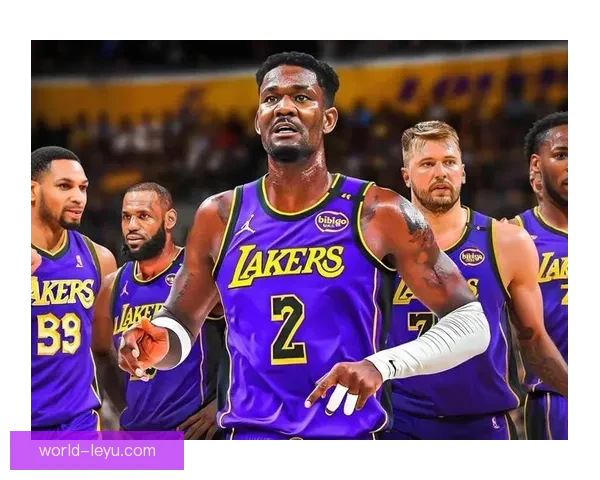 詹姆斯关键三双率湖人逆转勇士引爆全场热议季后赛席位争夺再起波澜