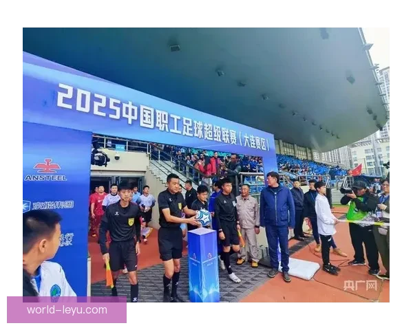 中国足球联赛新赛季开幕 各队引援风头强劲赛场激情四射