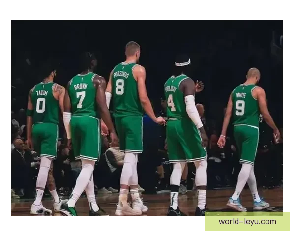 新赛季多队强势崛起焦点对决频现球星表现引发热议与格局重塑