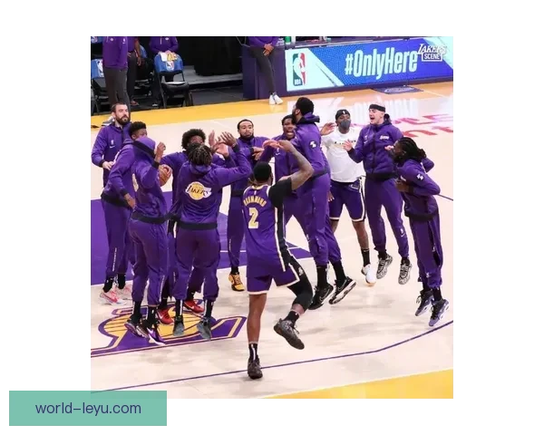 湖人詹姆斯复出引领球队连胜走势掀起季后赛新期待