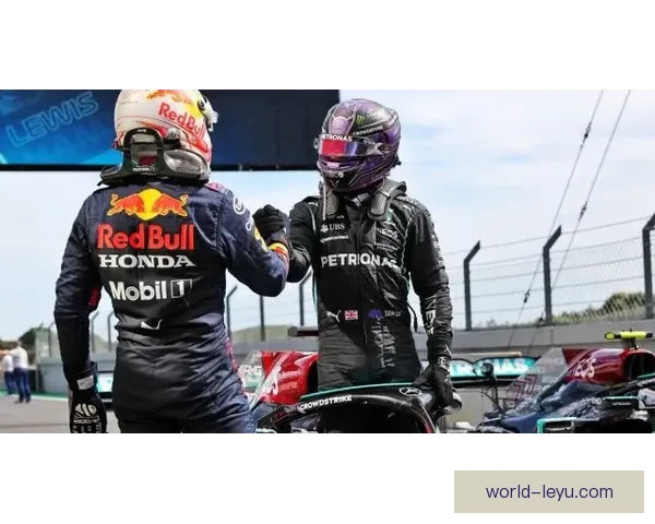 F1赛季最新动态曝光顶级车队激烈争夺冠军战况分析